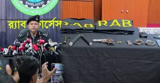 রাজধানীতে আইনশৃঙ্খলা বাহিনীর পোশাকে ডাকাতির প্রস্তুতিকালে গ্রেপ্তার ২